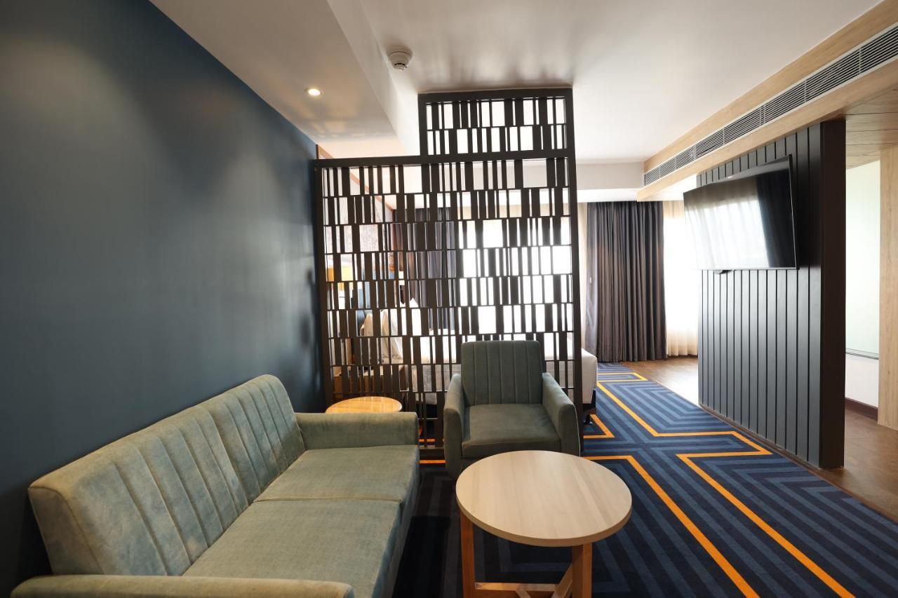 Holiday Inn Express & Suites Jaipur Gopalpura Экстерьер фото