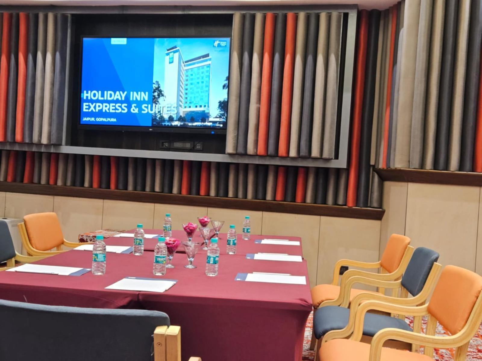 Holiday Inn Express & Suites Jaipur Gopalpura Экстерьер фото