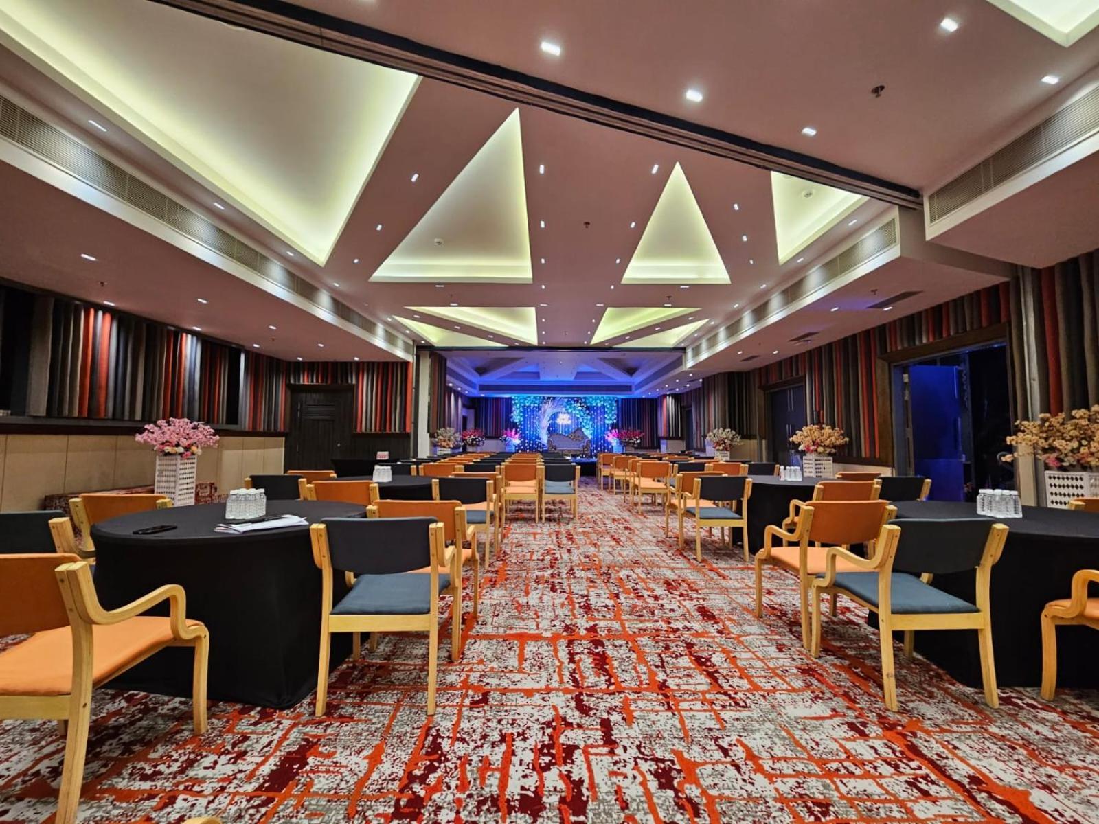 Holiday Inn Express & Suites Jaipur Gopalpura Экстерьер фото