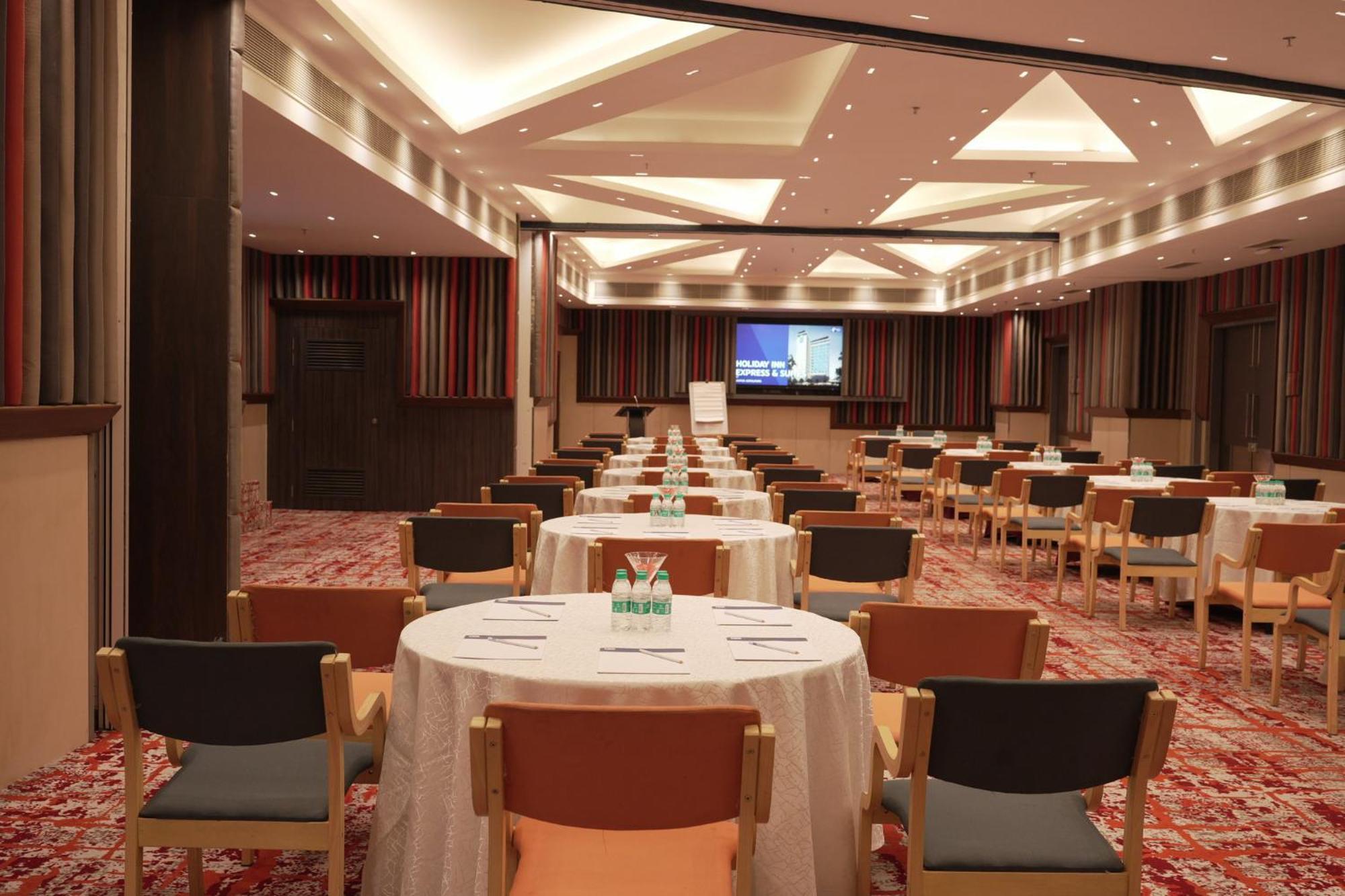 Holiday Inn Express & Suites Jaipur Gopalpura Экстерьер фото