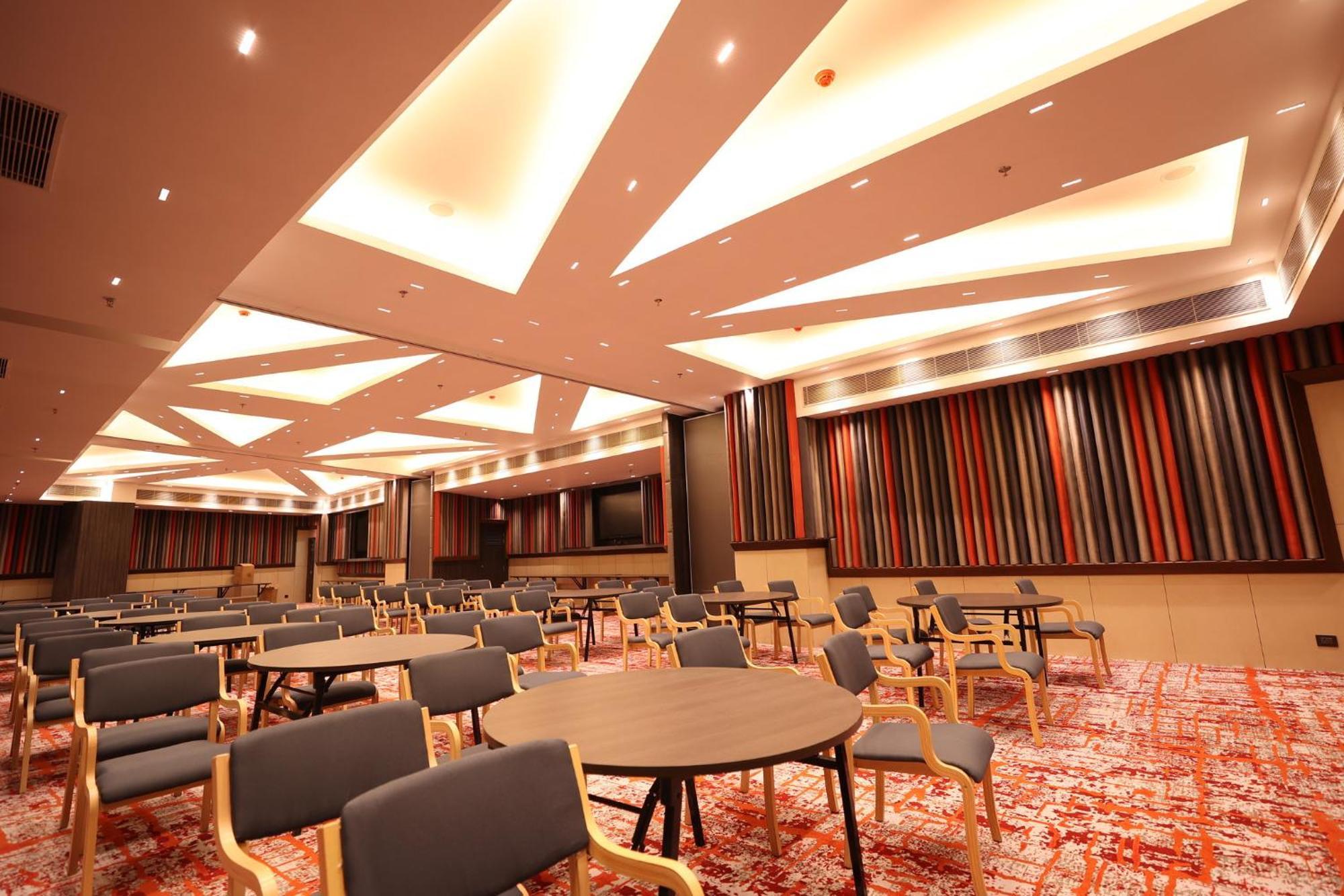 Holiday Inn Express & Suites Jaipur Gopalpura Экстерьер фото